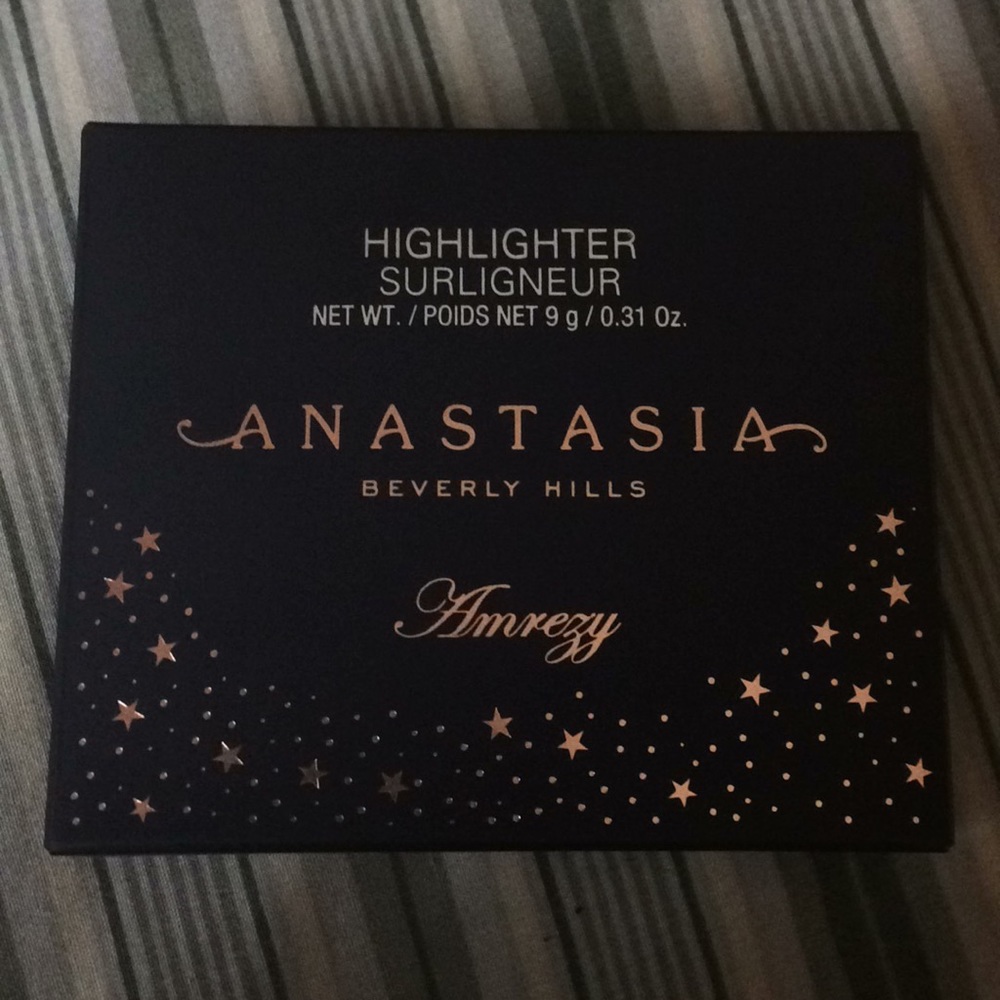 Anastasia x Amrezy highlighter